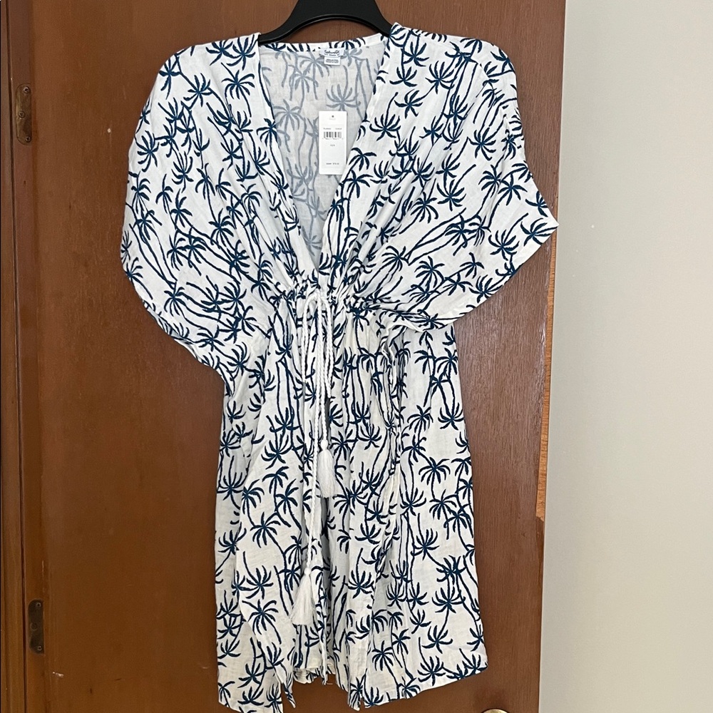 Splendid White and Navy Patterned Top